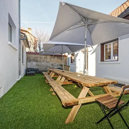 Et Volcans - Grand Proche Centre-ville Pour 24 Personnes Hébergement de vacances