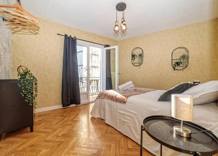 Et Volcans - Grand Proche Centre-ville Pour 24 Personnes Сasa de vacaciones